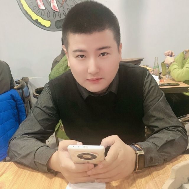 1067676 满 义,