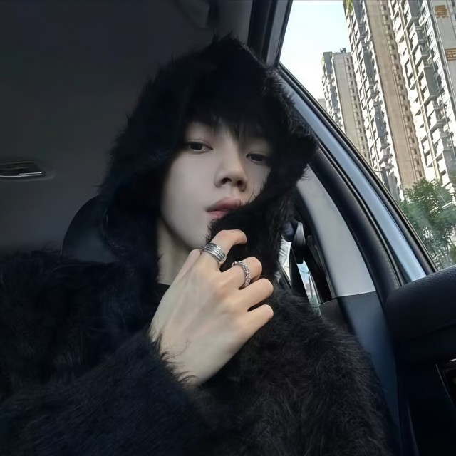 1129888 。