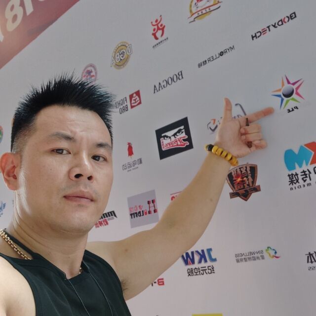 1141616 爱与欢笑
