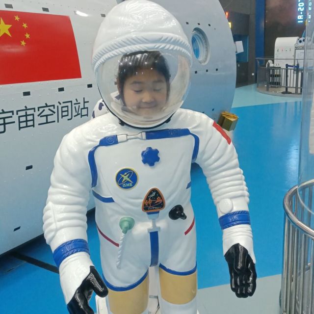1142028 丿继续微笑°