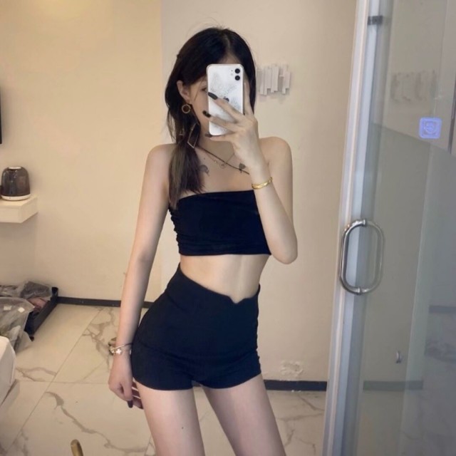 1161682 Waiting for u