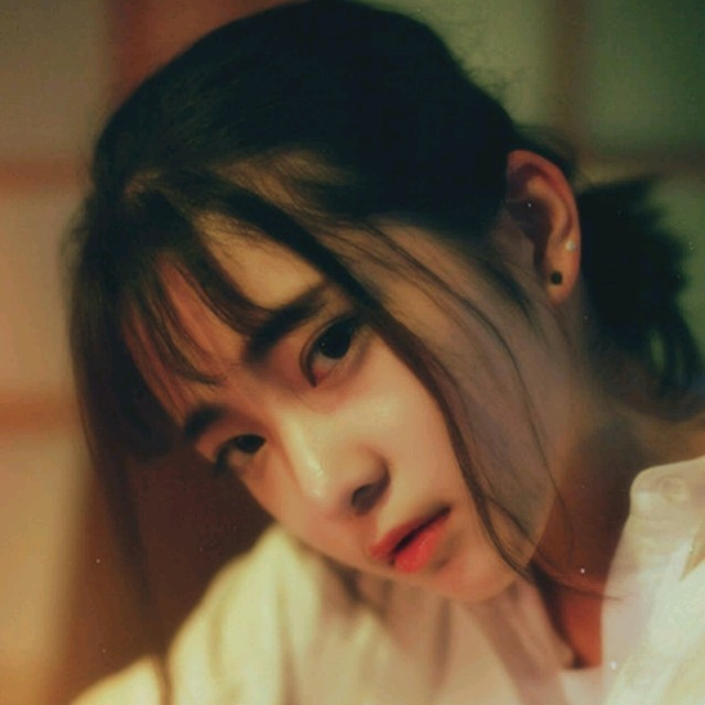 122202 胭。