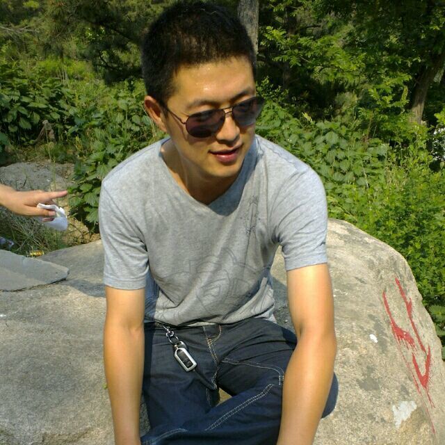 1271047 爱吃糖的缺牙兔