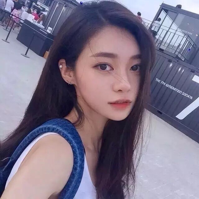 1290861 尤物少女