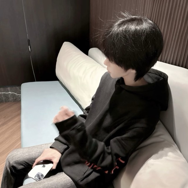 1295541 小姿