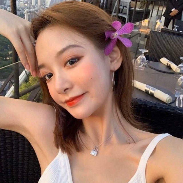 1297764 丽丽