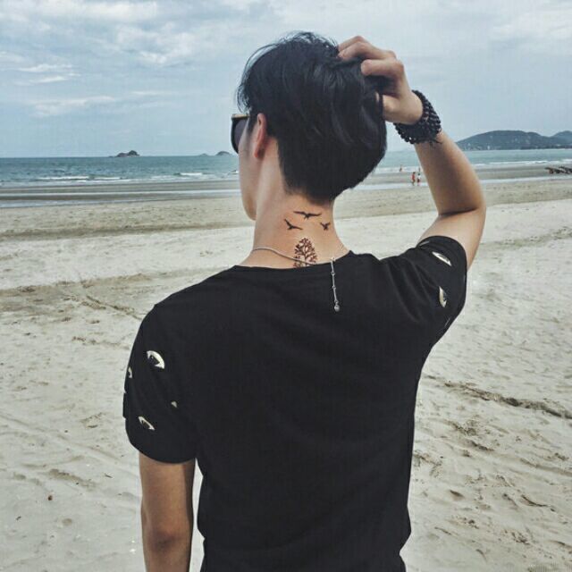 1302808 三道杠骚年