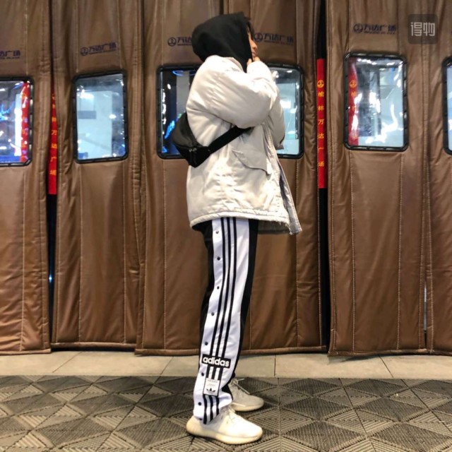 1318775 小，M
