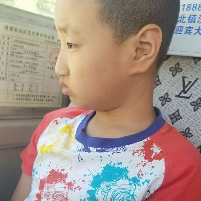 1320305 我就笑笑不说话./