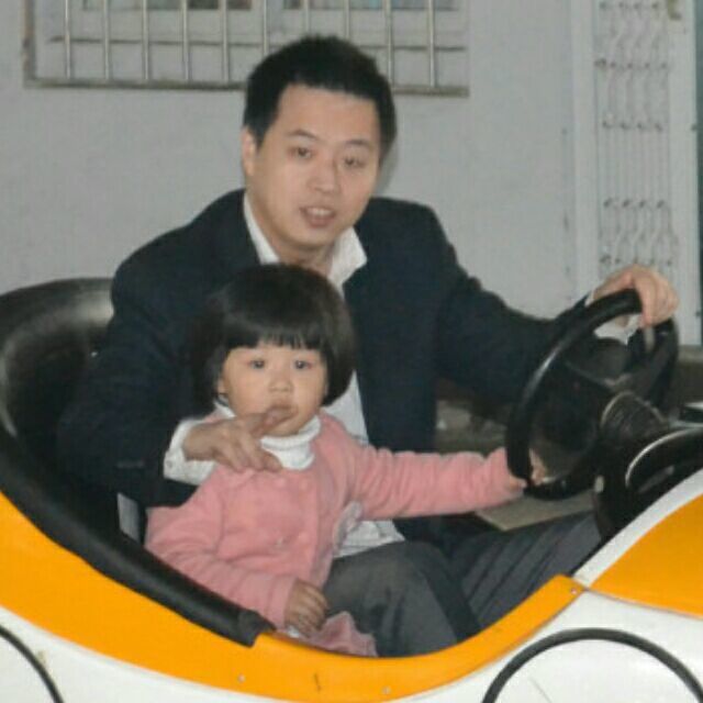 1360385 牵猪去散步