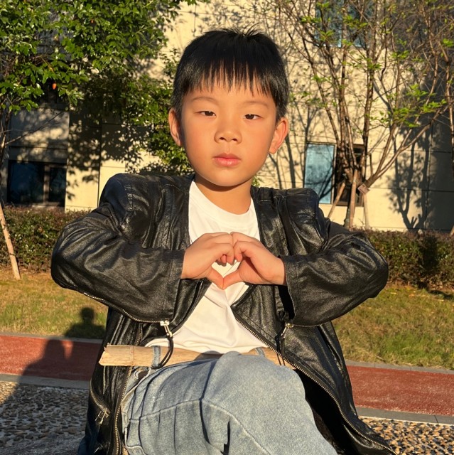 1367665 强颜欢笑