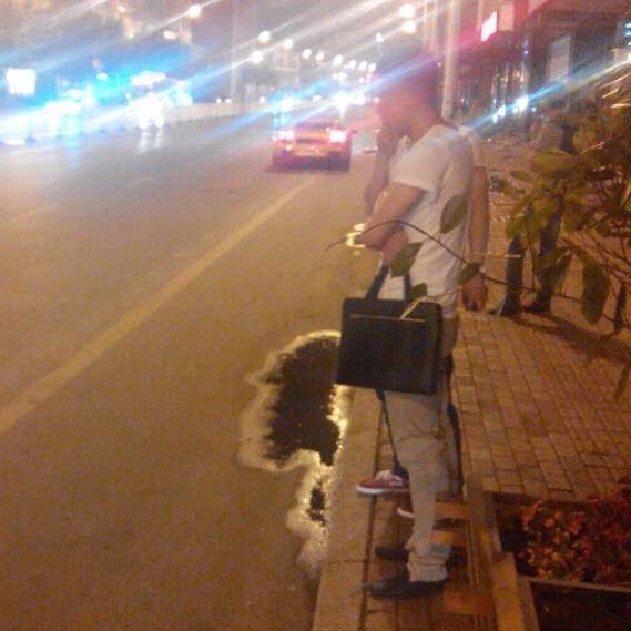 1373631 微笑背后