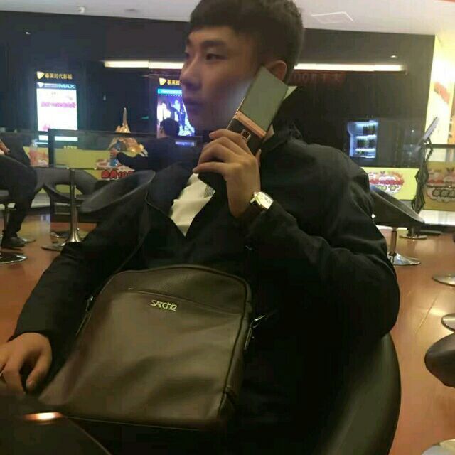 1377040 A急用钱加我
