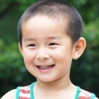 1386473 墙外行人