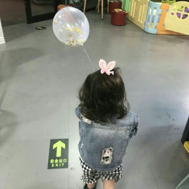 1510048 抿嘴,微笑.!