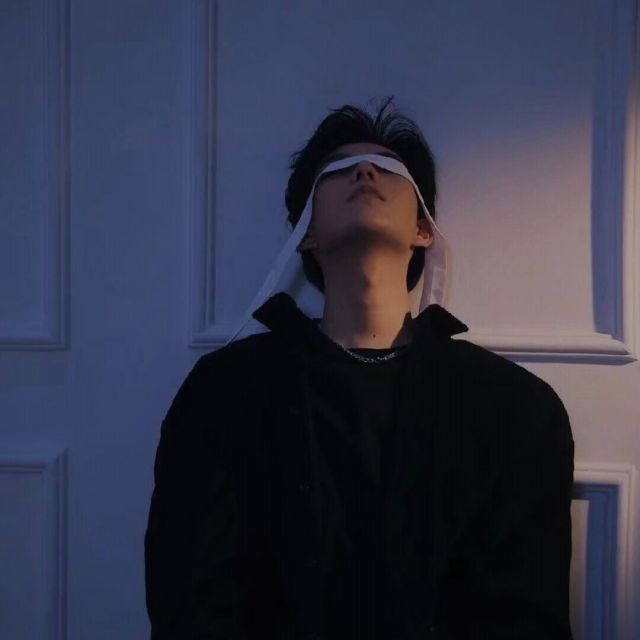 1551802 爱恨都随风