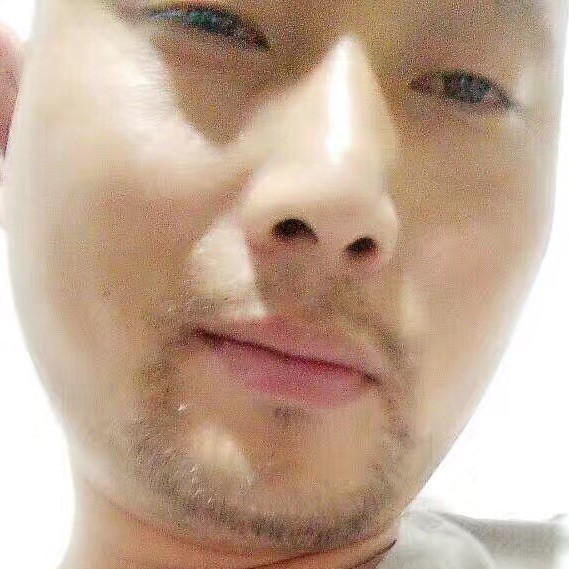1585928 ╰摆摊丶卖寂寞っ