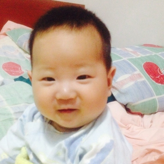 1586944 Vivian