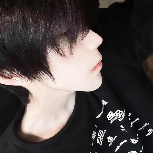 1588866 37°C男人