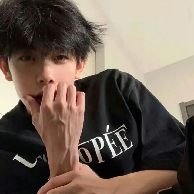 1606677 游游