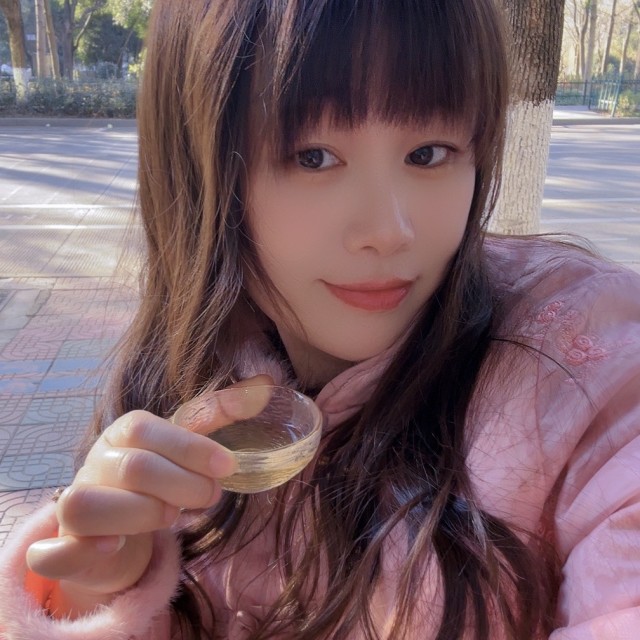 1849367 月光下的影子