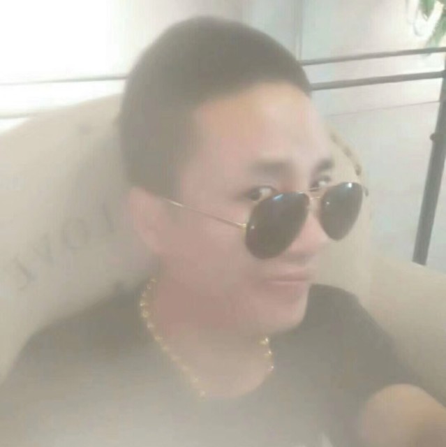 1854142 一颗滚石。
