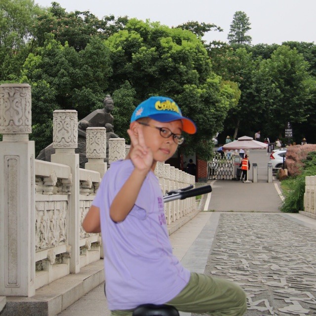 1870047 文文