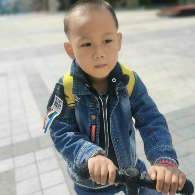1887284 挥手从兹
