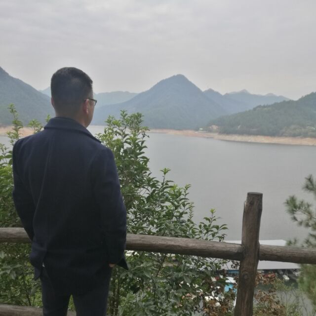 1887963 冯德轩