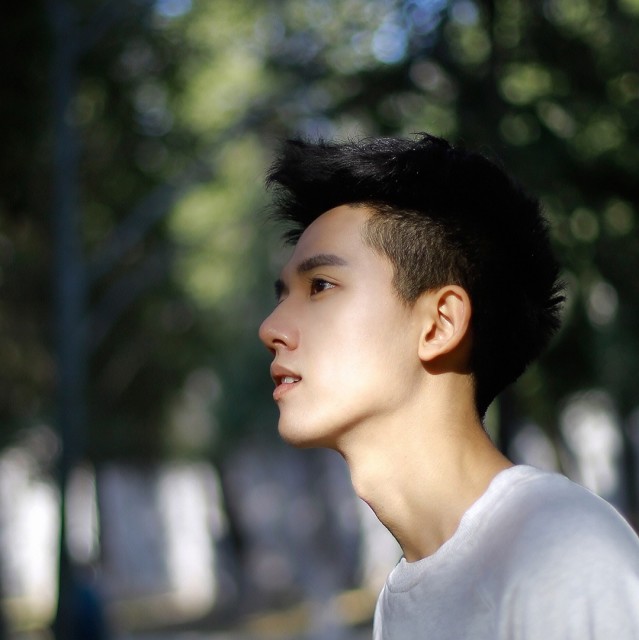 1898486 雷藏