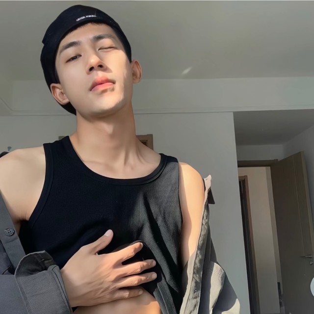 1903156718 Y.L