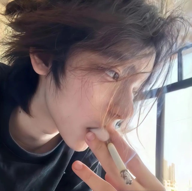 1972521 侢佽嶶笑