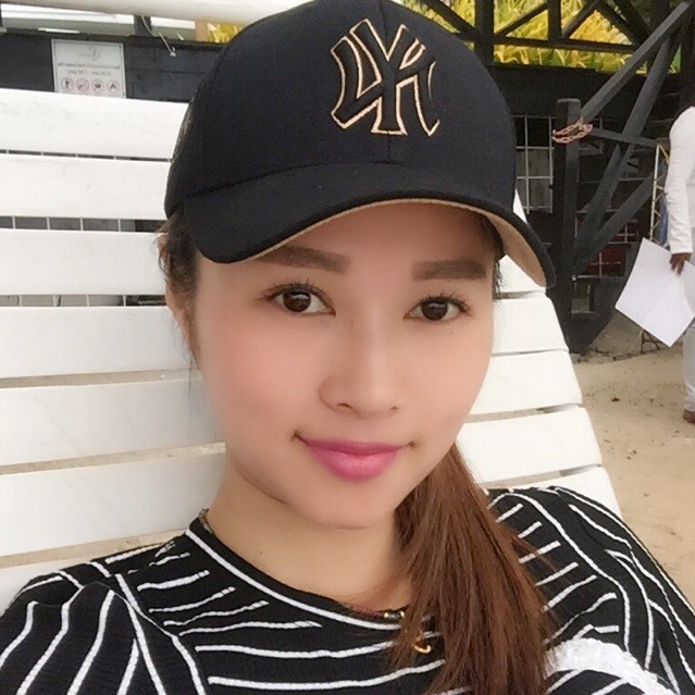 228309 Nicole