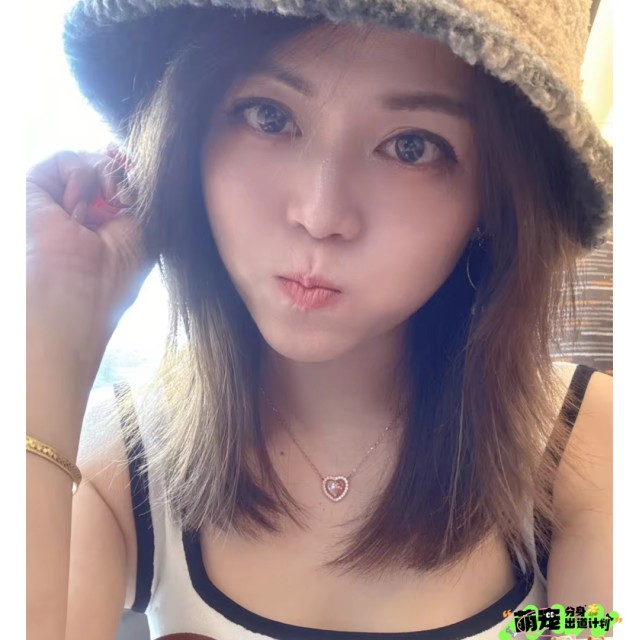 2364059 でCovergirl