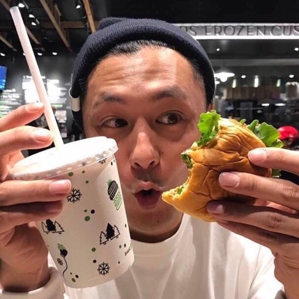 2381843 拥抱成温暖