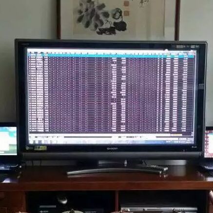 2383118 你用犀利的语言肤浅爱情、