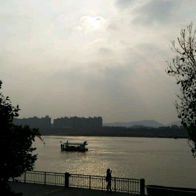 2859086 秋湖水