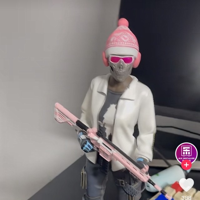 423720 一口一个易拉罐。