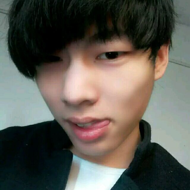 529813143 孤城依旧佳人何在 °