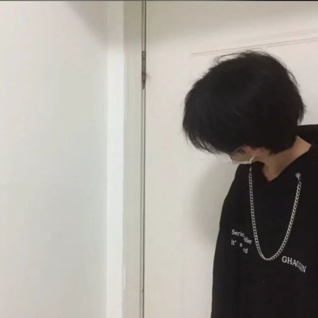 617028 .