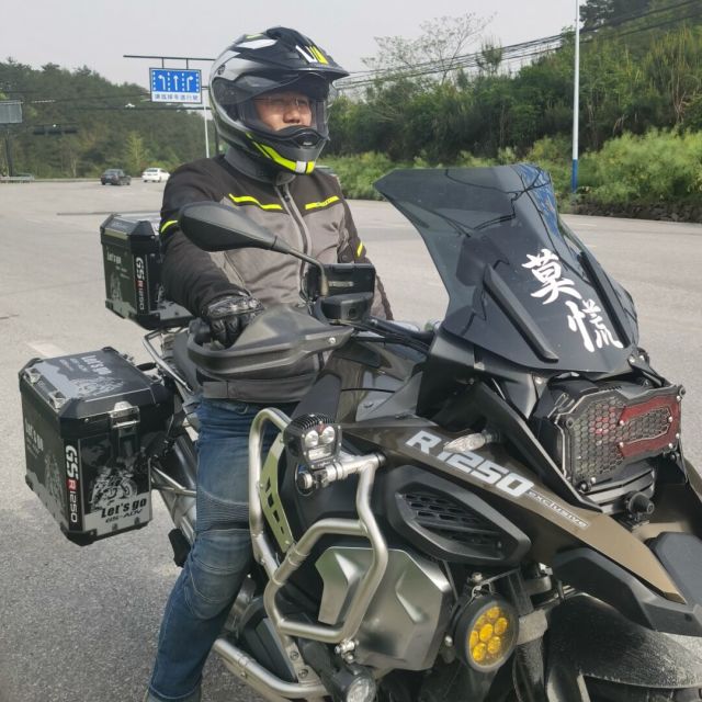 660682 Mr.Lee