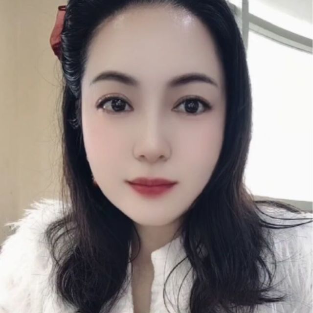 663117 微微浅笑