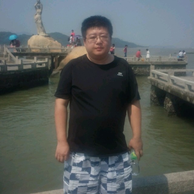 686034 胆小熊