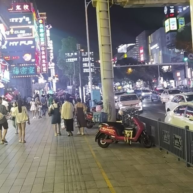 725881 阳焱