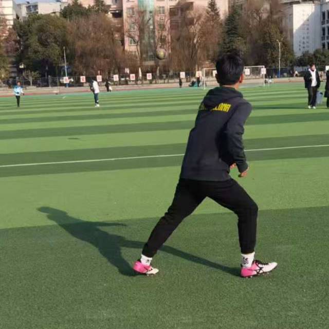 732010 足球场上的舞者