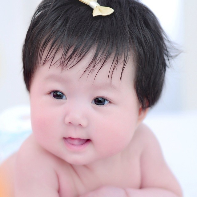 753068 AiAi embrace