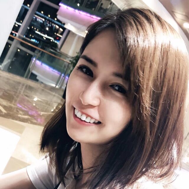 788501 背過臉哭了