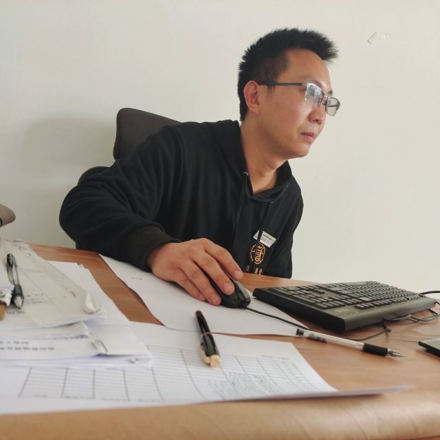 796042 阿滨