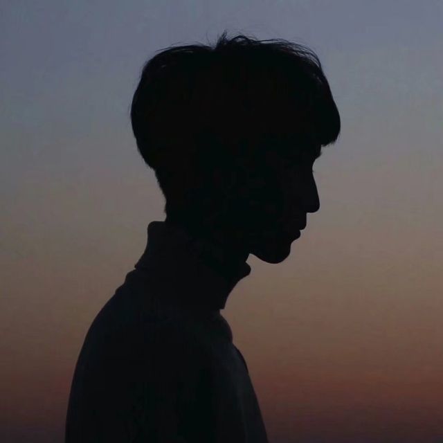 810726 低调