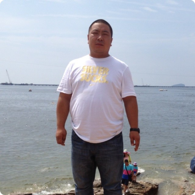 828589 伟